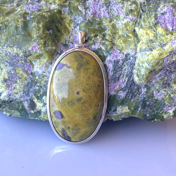 Stichtite and Serpentine oval pendant-Tasmanian Jewellery and gemstones-Rare and Beautiful